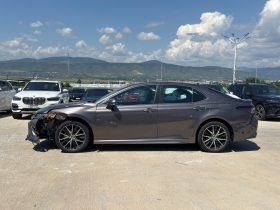 2023 Toyota Camry HYBRID SE