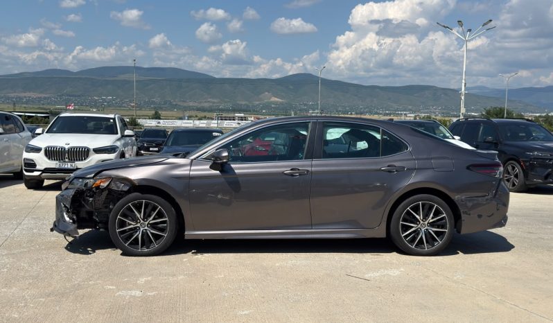 
								2023 Toyota Camry HYBRID SE full									
