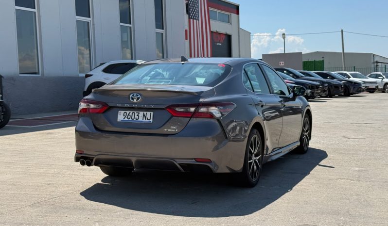 
								2023 Toyota Camry HYBRID SE full									