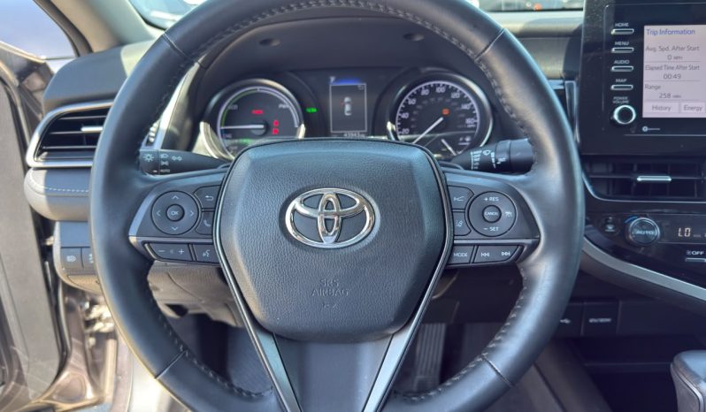 
								2023 Toyota Camry HYBRID SE full									