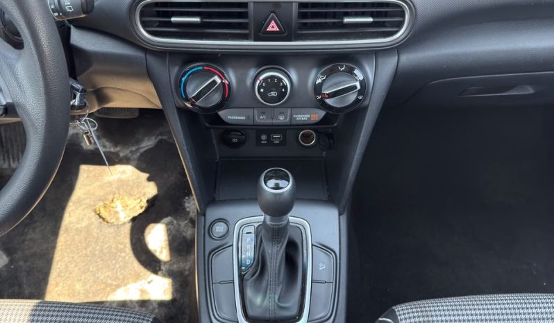 
								Hyundai Kona full									