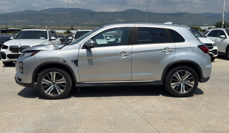 
								Mitsubishi Outlander Sport full									