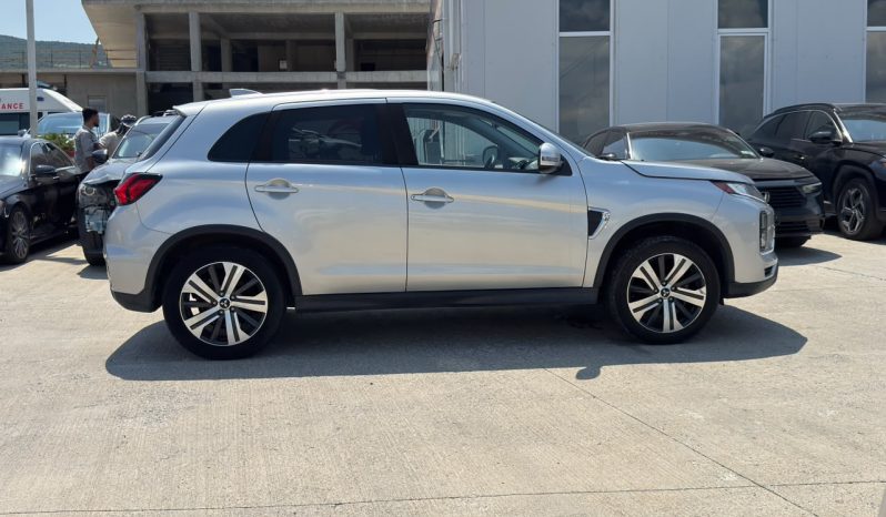 
								Mitsubishi Outlander Sport full									