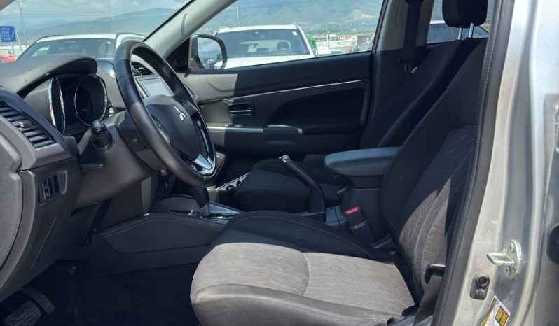 
								Mitsubishi Outlander Sport full									