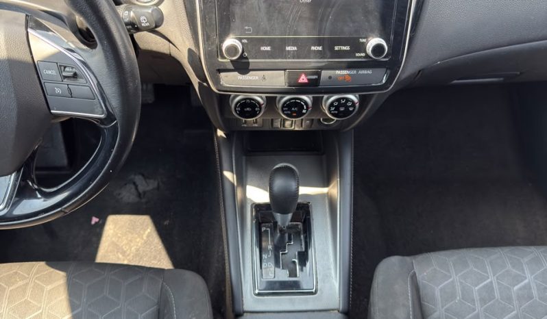 
								Mitsubishi Outlander Sport full									