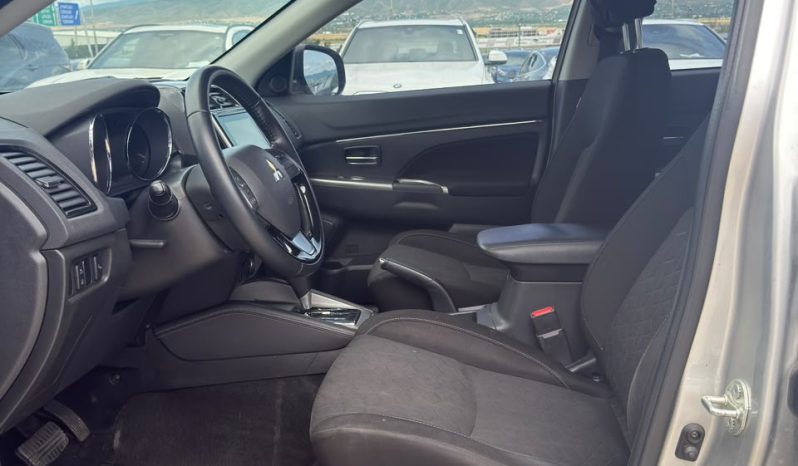 
								Mitsubishi Outlander full									