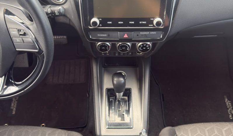 
								Mitsubishi Outlander full									