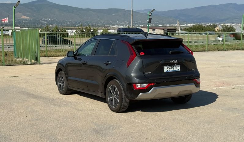 
								KIA Niro full									