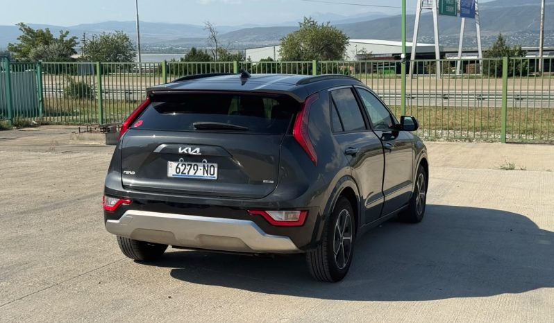 
								KIA Niro full									