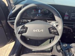 
										KIA Niro full									