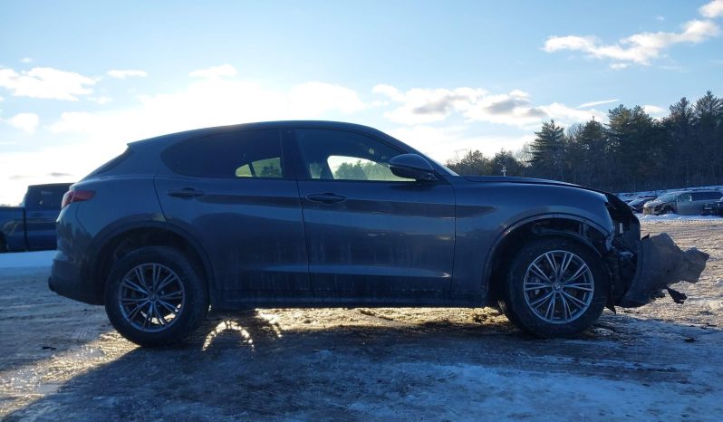
								Alfa Romeo Stelvio full									