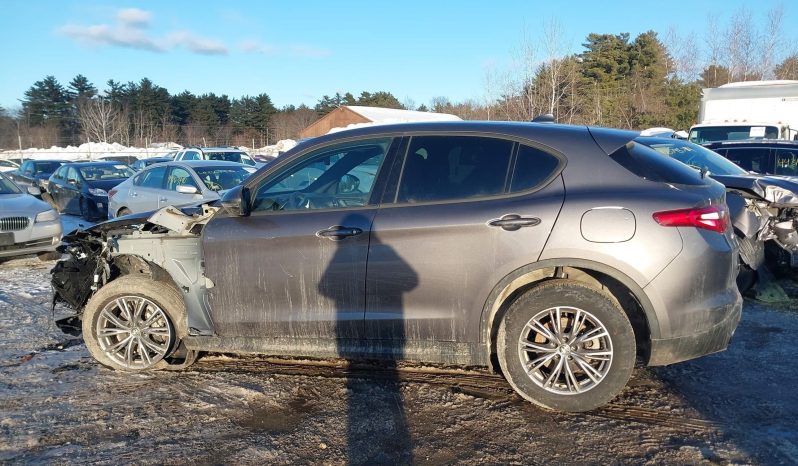 
								Alfa Romeo Stelvio full									