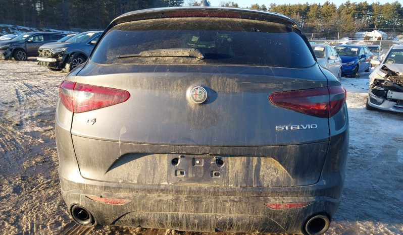 
								Alfa Romeo Stelvio full									