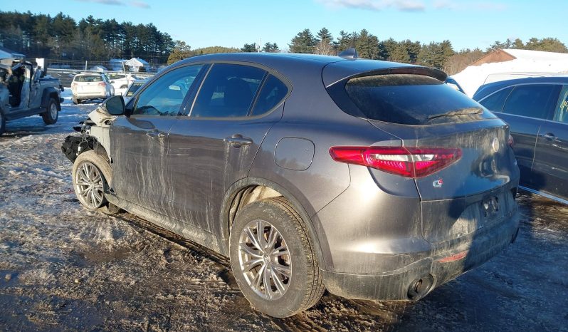 
								Alfa Romeo Stelvio full									