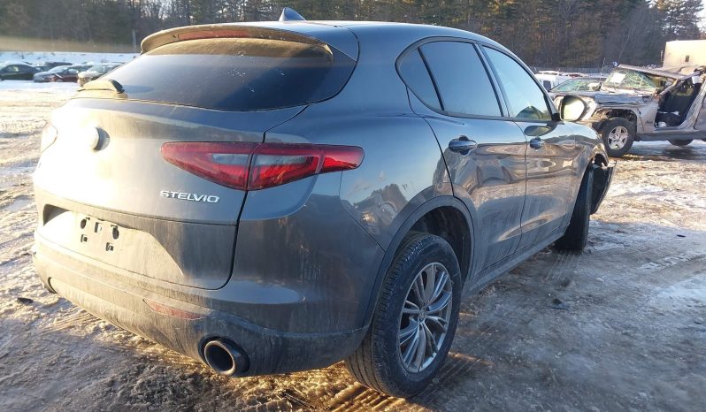 
								Alfa Romeo Stelvio full									