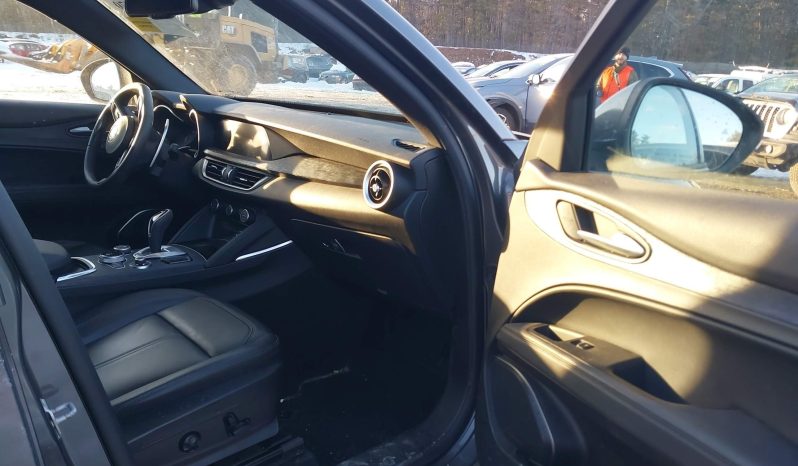 
								Alfa Romeo Stelvio full									