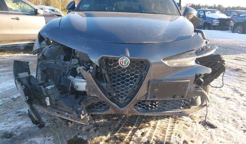 
								Alfa Romeo Stelvio full									