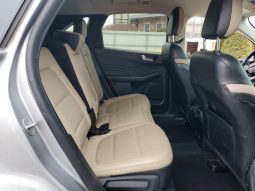 
										Ford Escape full									