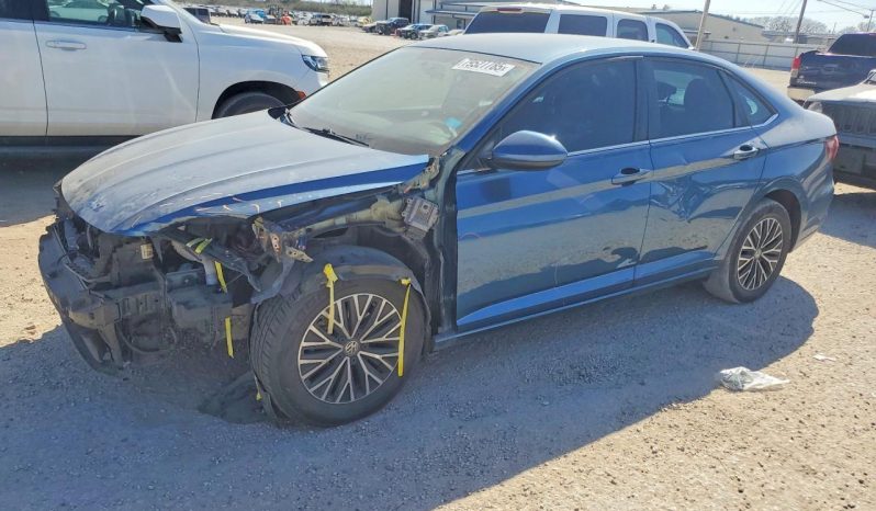
								Volkswagen Jetta full									