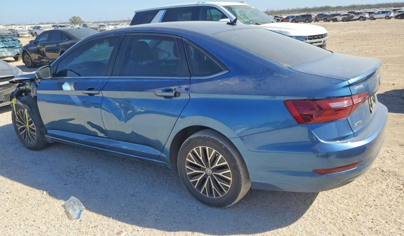 
								Volkswagen Jetta full									