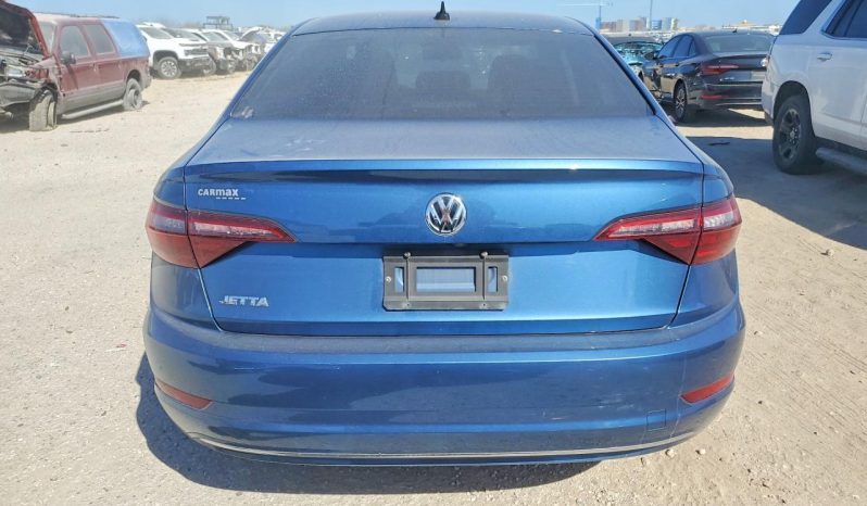 
								Volkswagen Jetta full									