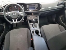 
										Volkswagen Jetta full									