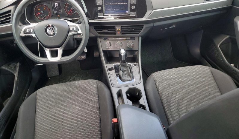 
								Volkswagen Jetta full									