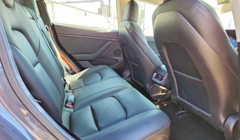 
								Tesla MODEL 3 full									