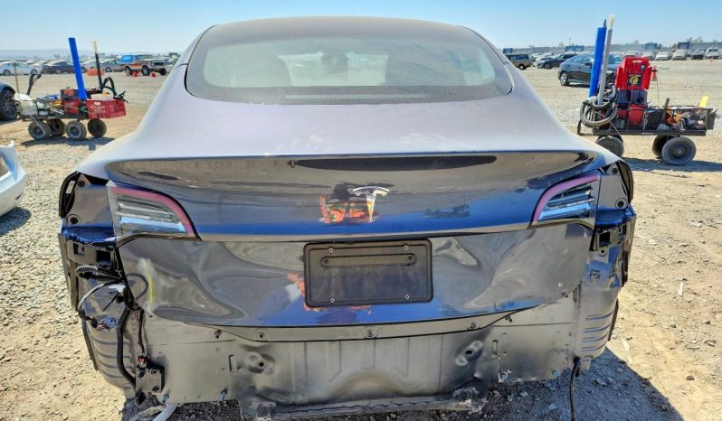 
								Tesla MODEL 3 full									
