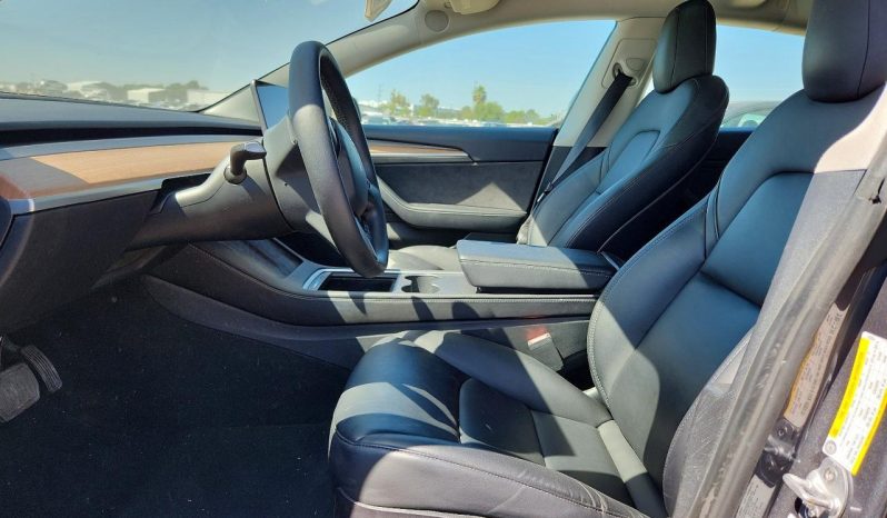 
								Tesla MODEL 3 full									