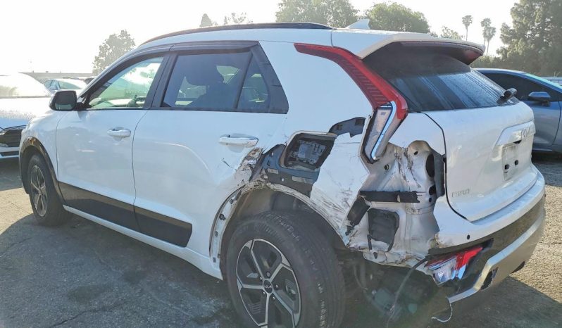 
								KIA Niro full									