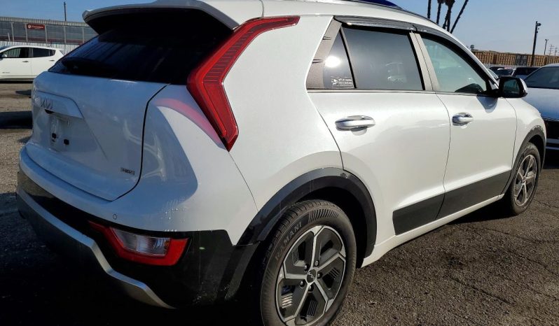 
								KIA Niro full									