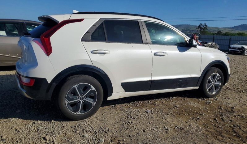 
								KIA Niro full									