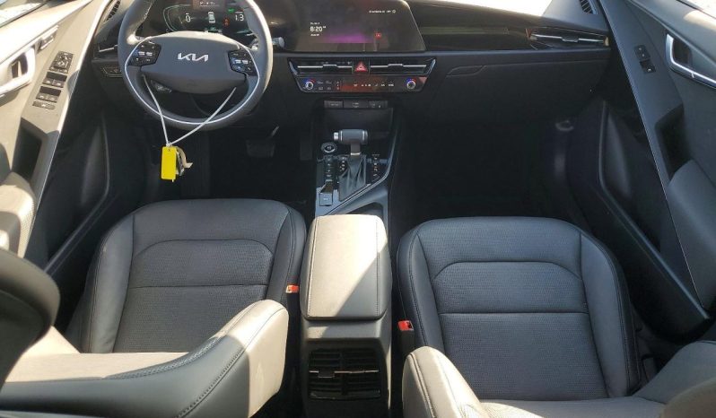 
								KIA Niro full									