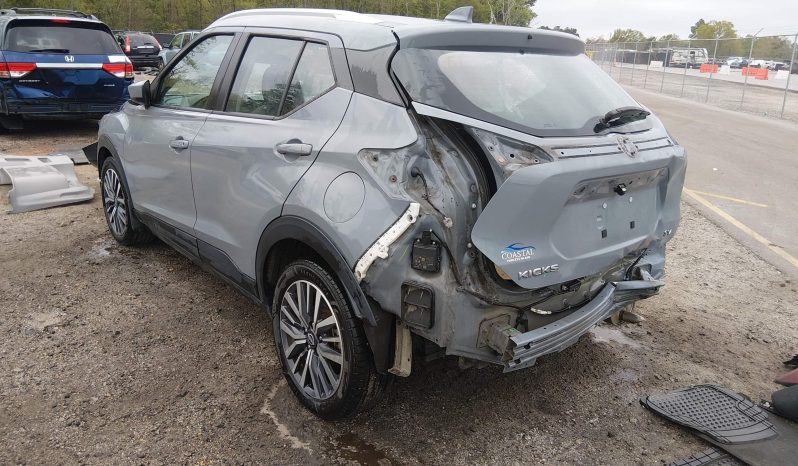 
								Nissan Kicks full									