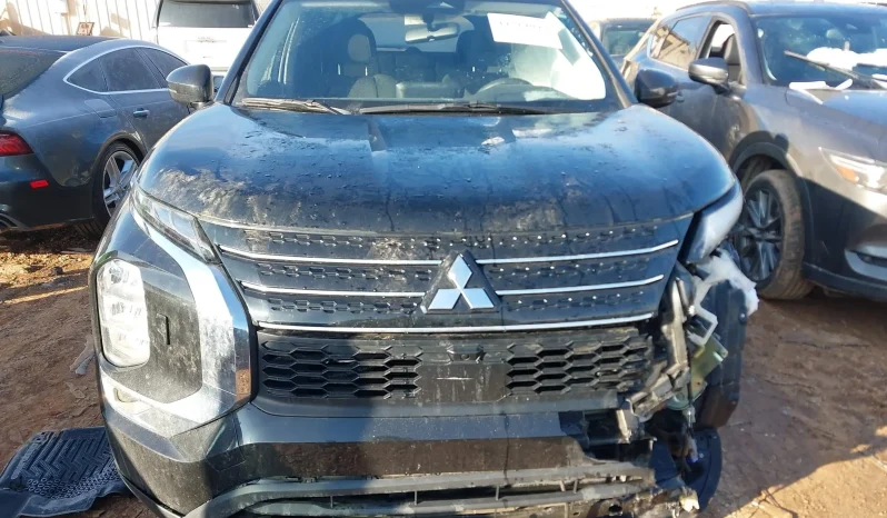 
								2022 Mitsubishi Outlander full									