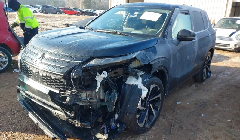 
								2022 Mitsubishi Outlander full									