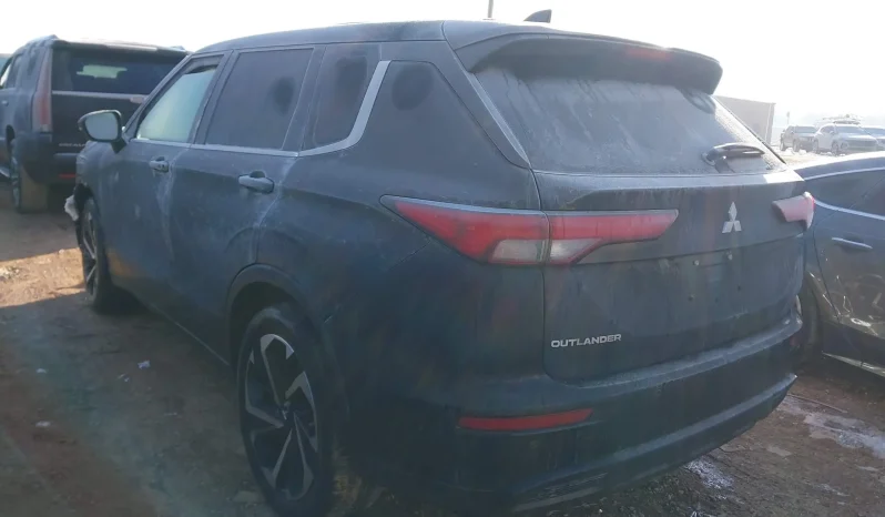 
								2022 Mitsubishi Outlander full									