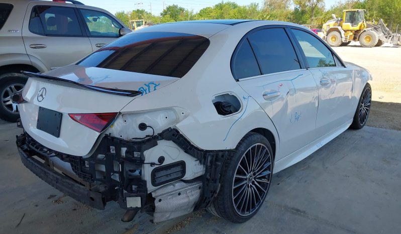 
								Mercedes-Benz C 300 full									
