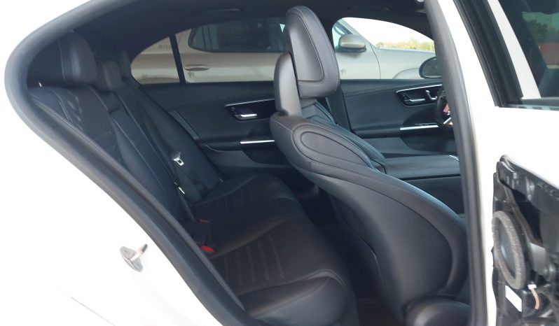 
								Mercedes-Benz C 300 full									