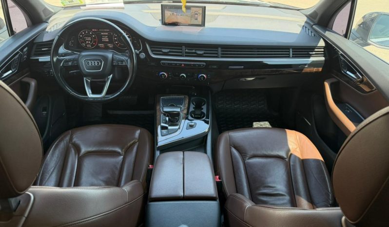 
								Audi Q7 full									