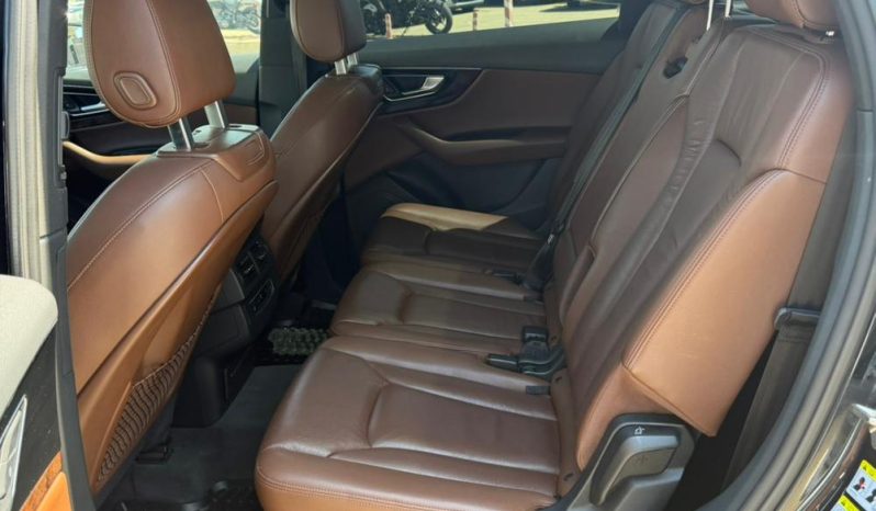 
								Audi Q7 full									
