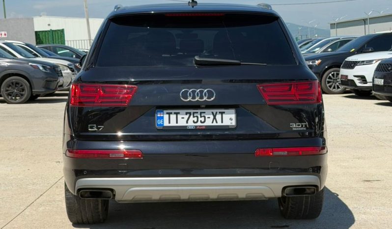 
								Audi Q7 full									