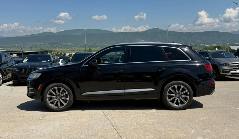 
								Audi Q7 full									