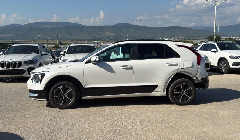 
								KIA Niro full									