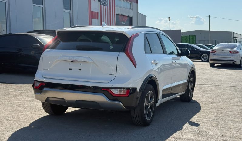 
								KIA Niro full									