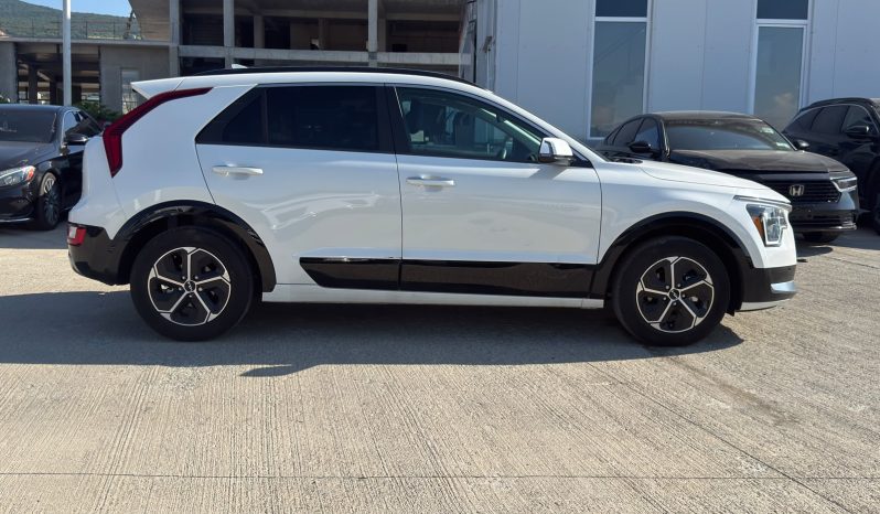 
								KIA Niro full									