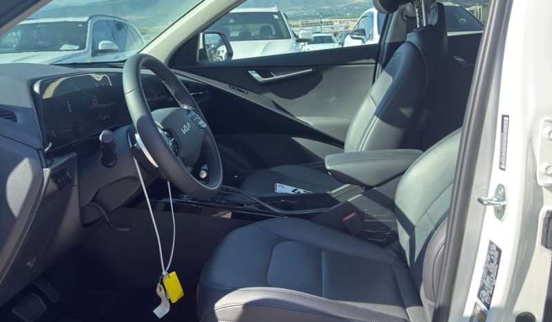 
								KIA Niro full									
