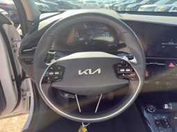 
										KIA Niro full									