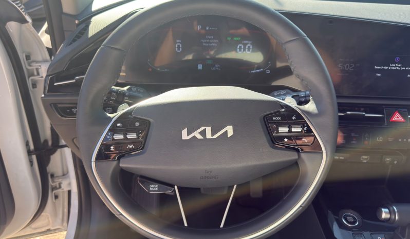 
								KIA Niro full									
